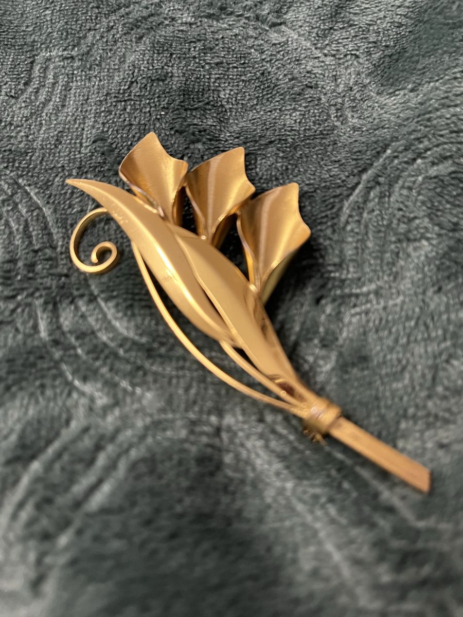 Gorgeous Large Gold Colored 'Truart Sterling' Pin / Brooch