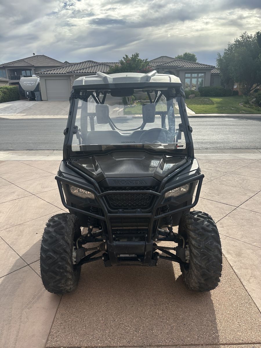 2022 Honda Pioneer 520 – 143 Hrs – Roof, Windshield, Doors & Upgraded Tires