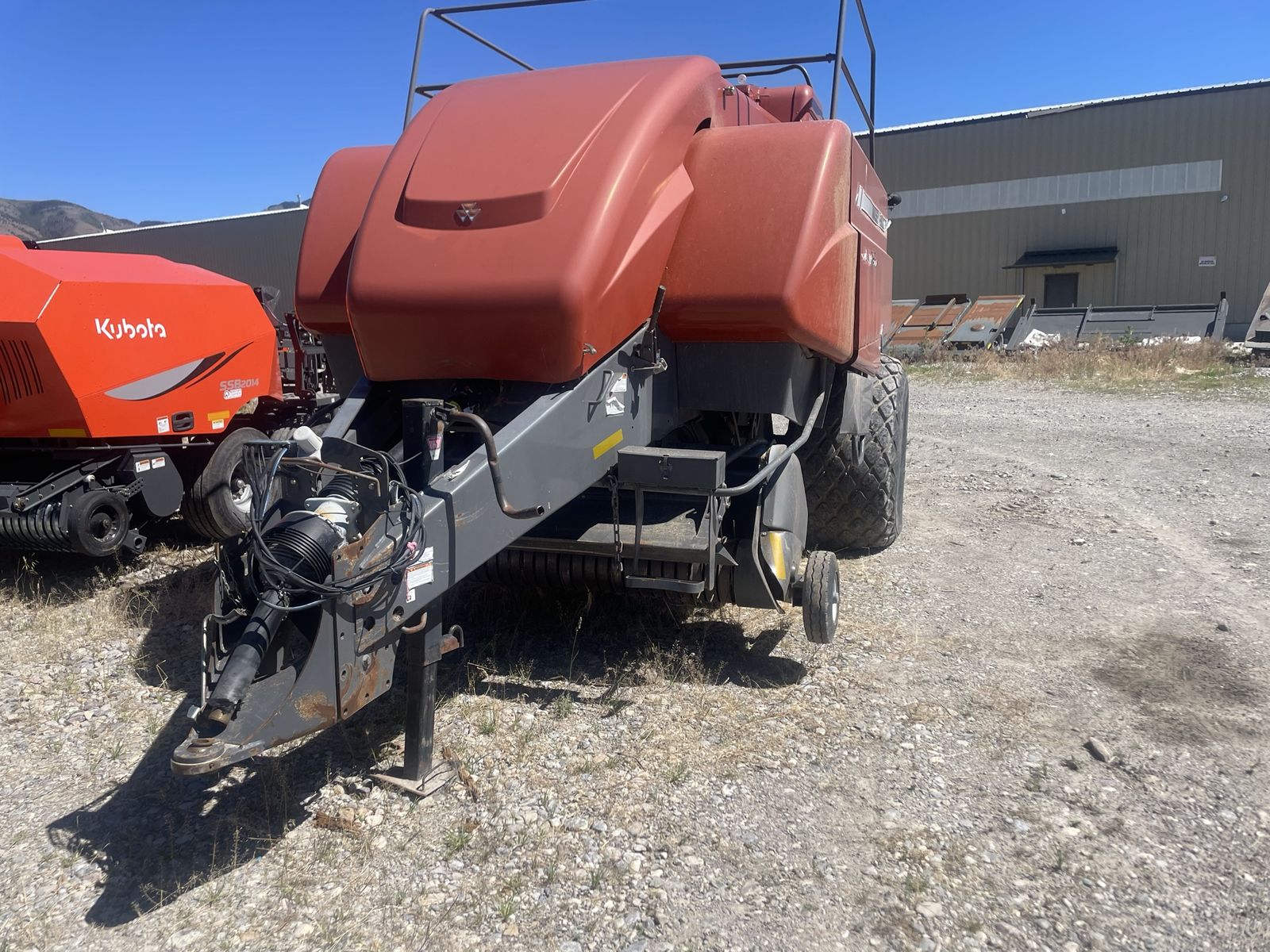 MF2190 4X4Baler