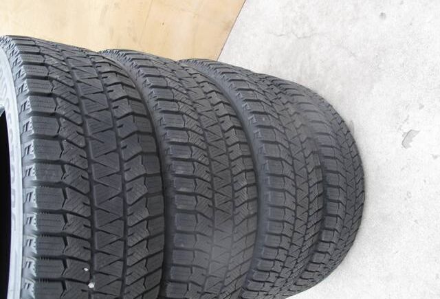 Bridgestone Blizzak WS90 225/65R17 Winter snow tires, Like New