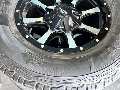 17 Moto Metal 6 lugs universal Toyota Chevy GMC Nissan