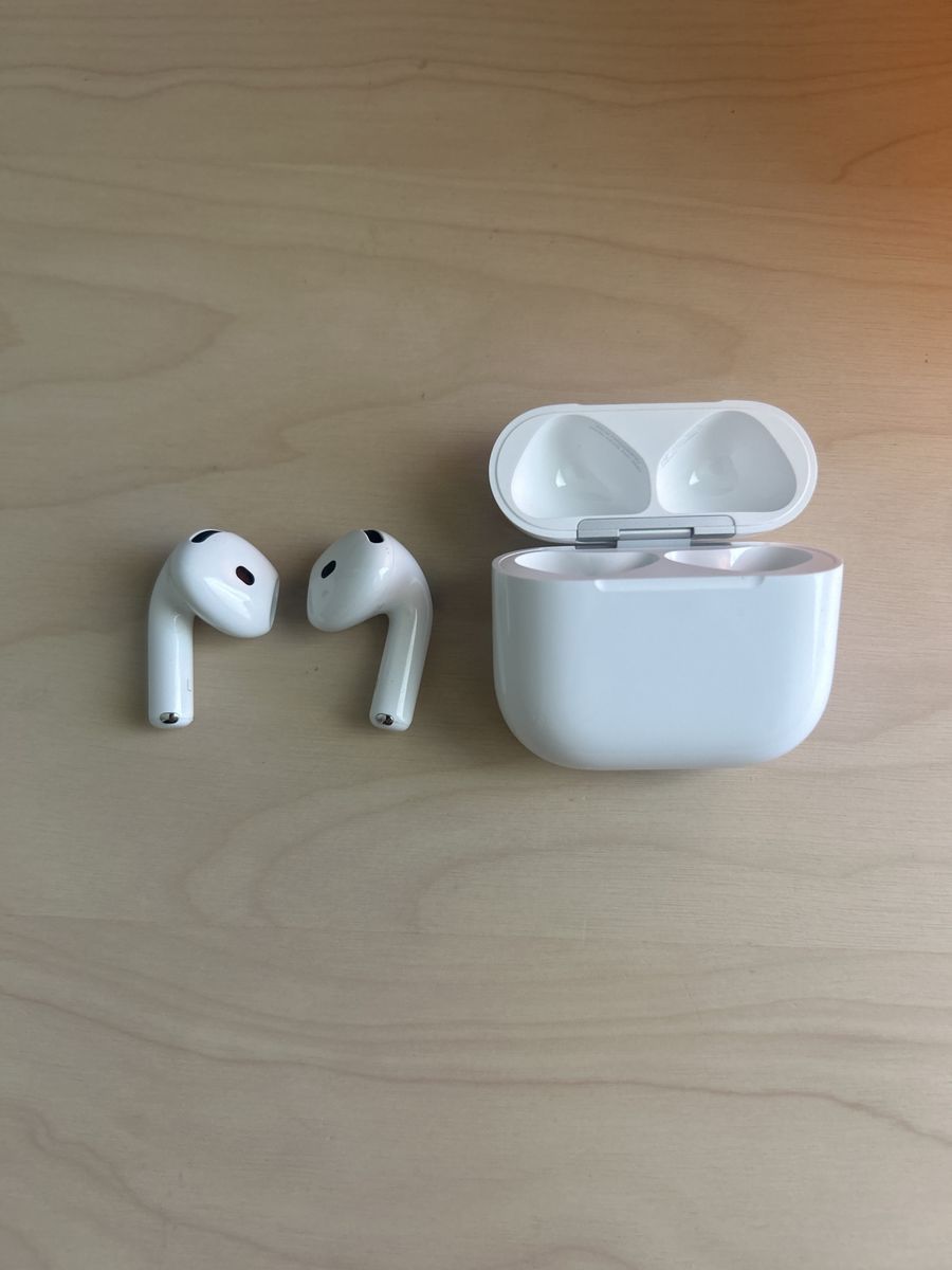 Apple AirPods 4 with Charging Case