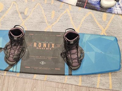 Ronix Vault 128 cm Wakeboard w/bindings 7.5-11.5