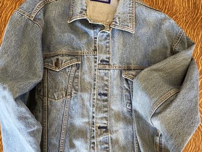 Vintage Hard Rock Cafe Salt Lake City Light Wash Denim Jacket - XL, Embroidered Logo