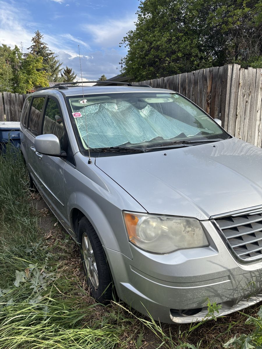 2010 Chrysler Town and Country 