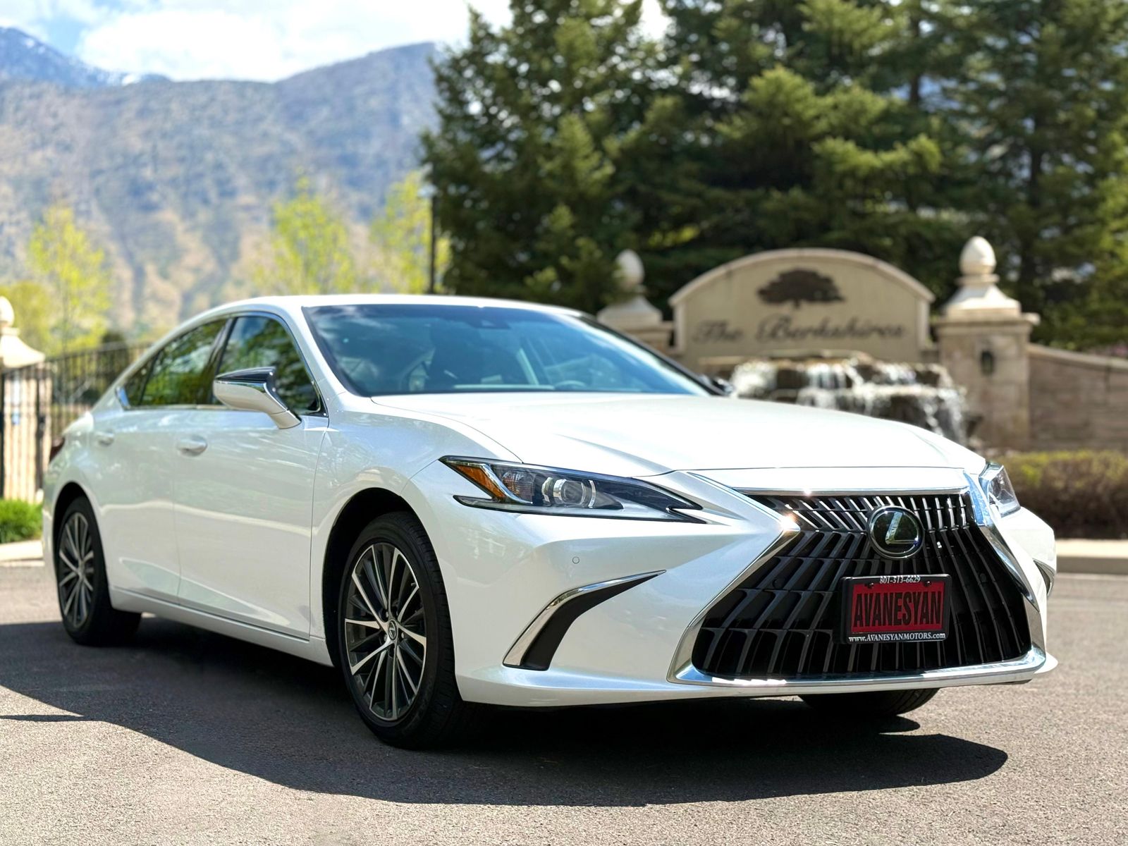 2025 Lexus ES Base