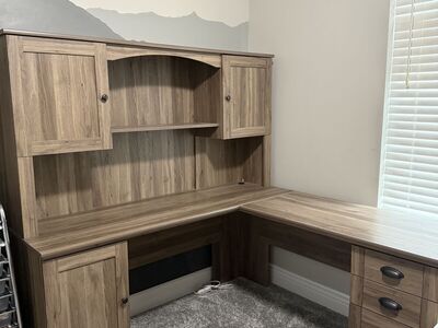 RC Willey L-Shaped Desk With Hutch