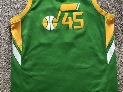 Authentic Nike Donovan Mitchell #45 Swingan Earned Edition 20/21 Youth Large