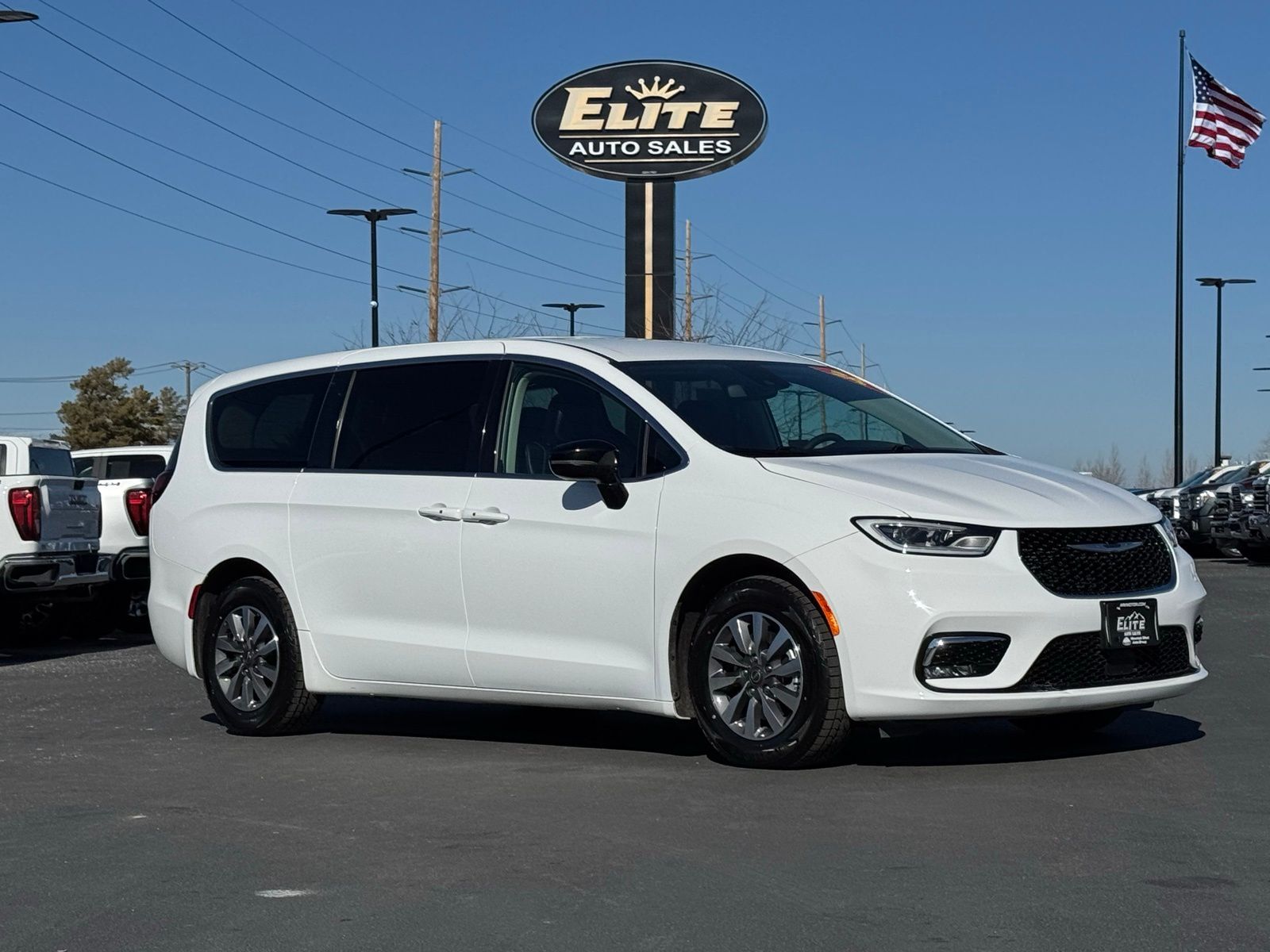 2024 CHRYSLER PACIFICA PLUGIN Select