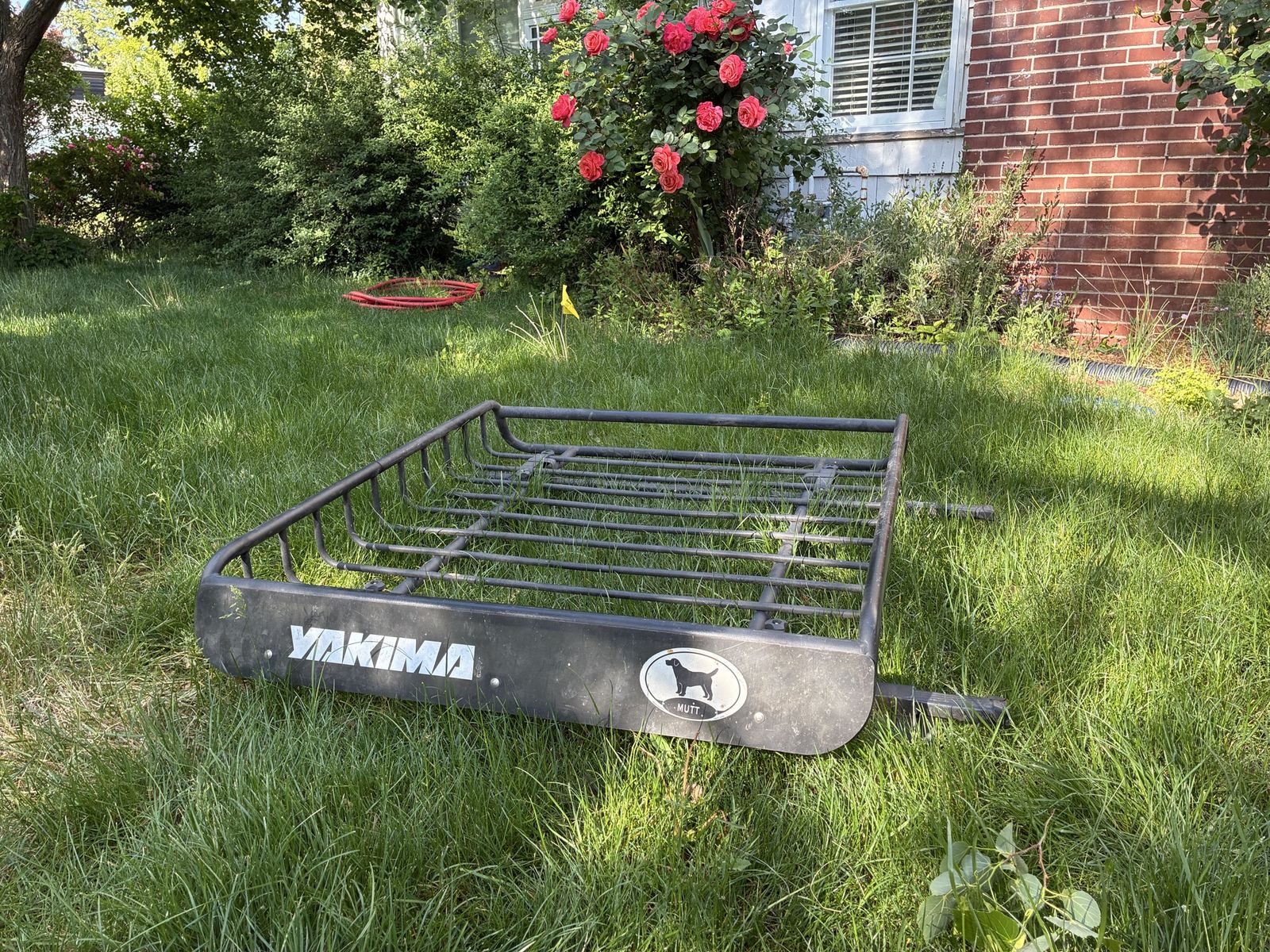 Yakima load warrior with Thule crossbars