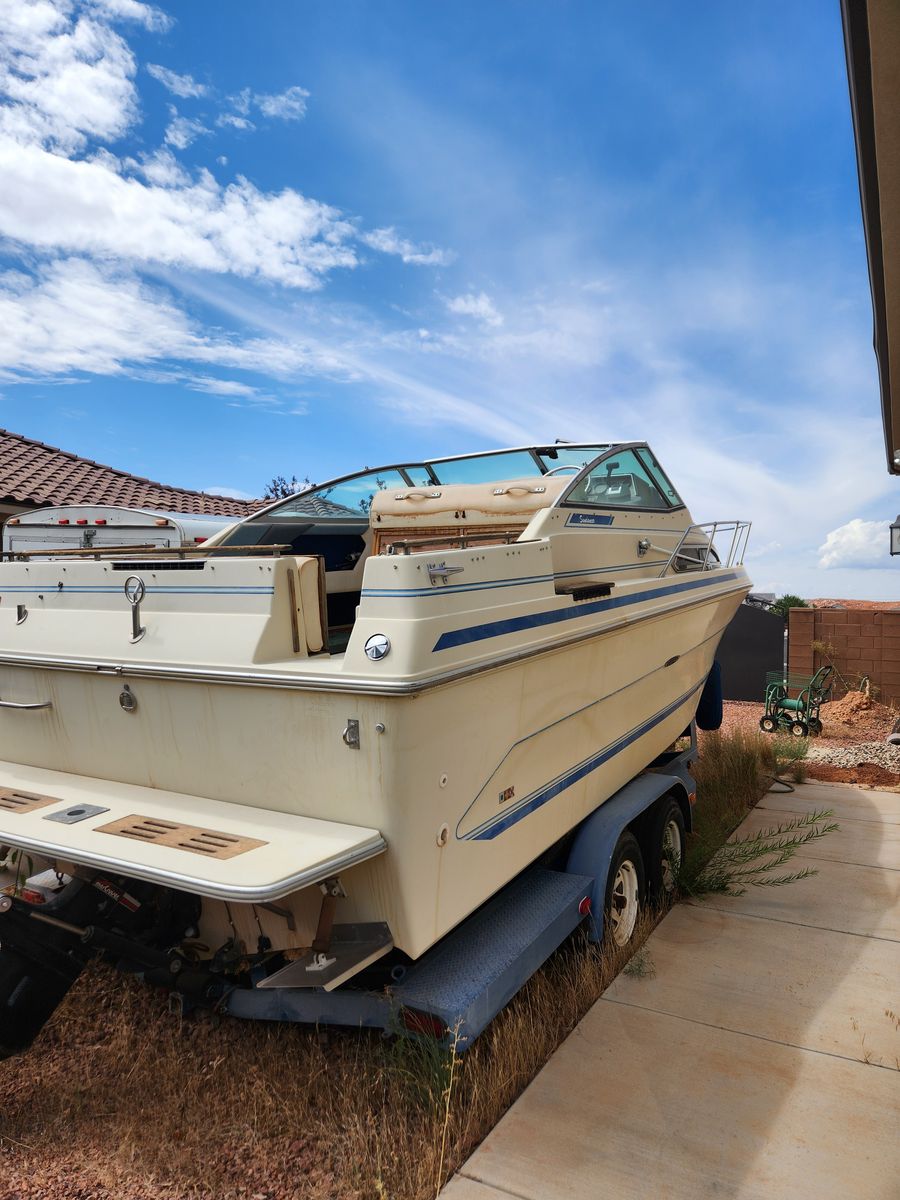 SeaRay Boat 1985 25 ft. Sundancer
