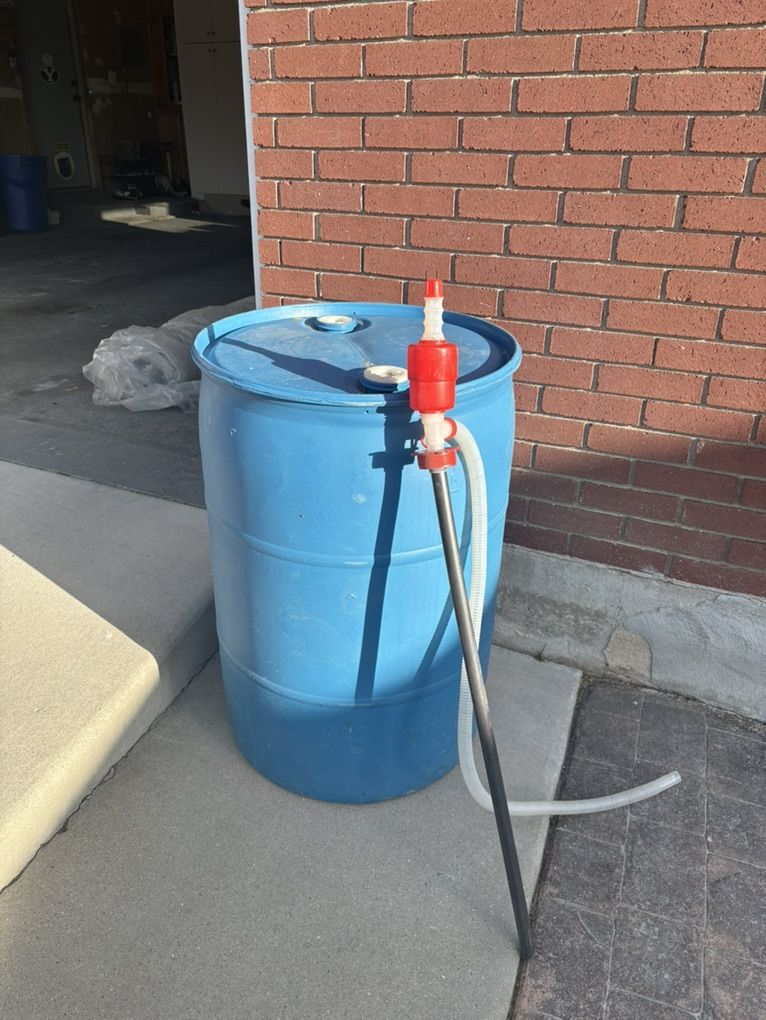 55 Gallon Water Barrel with pump
