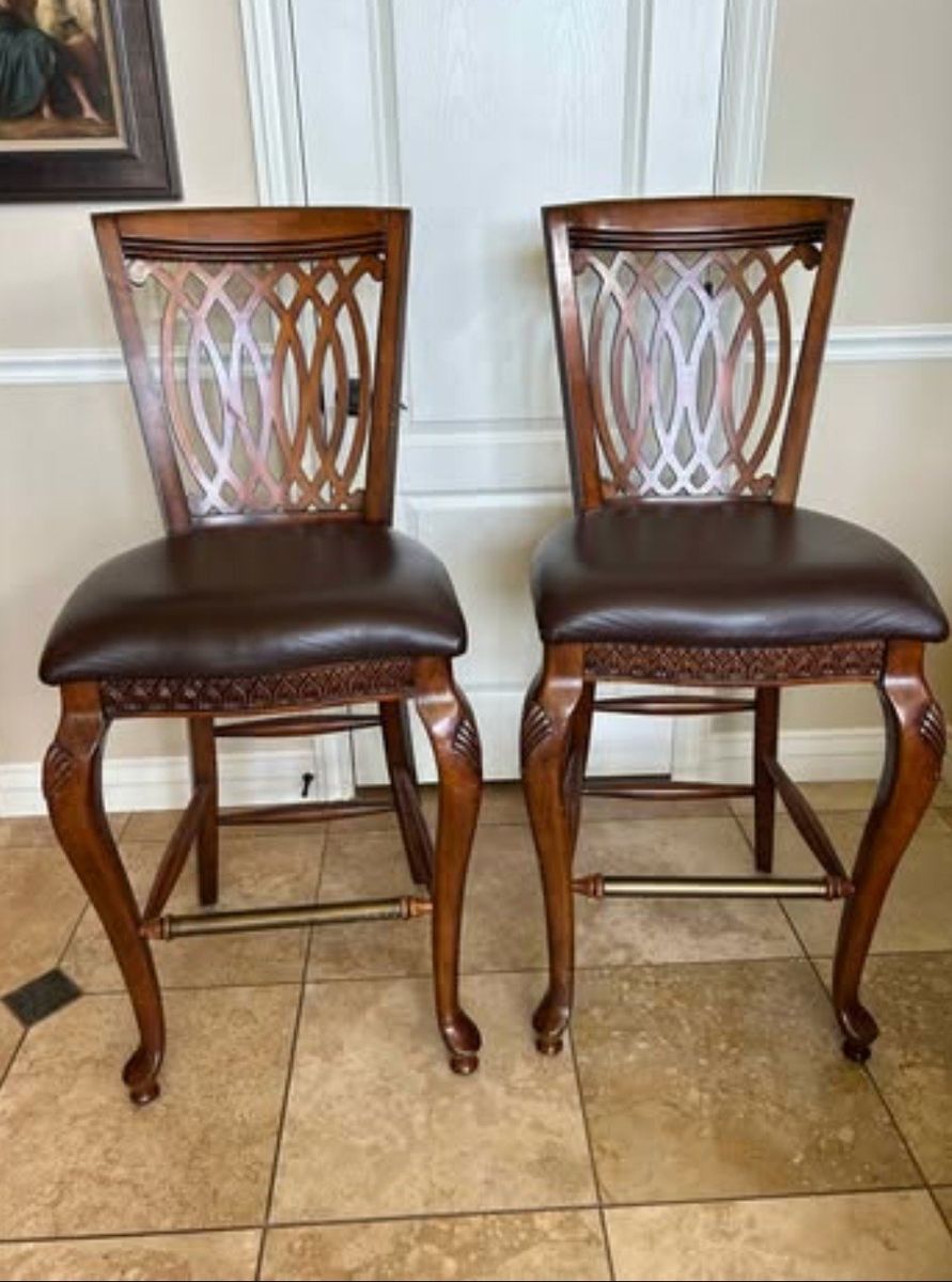 Set of 2 Wooden Bar Stools with Leather Seats and Intricate Backs