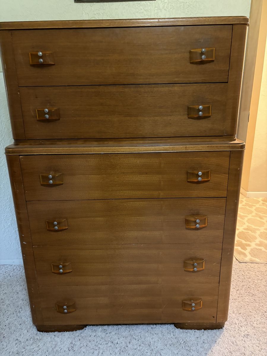Dresser set