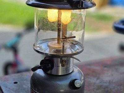 Coleman lantern dual fuel and case