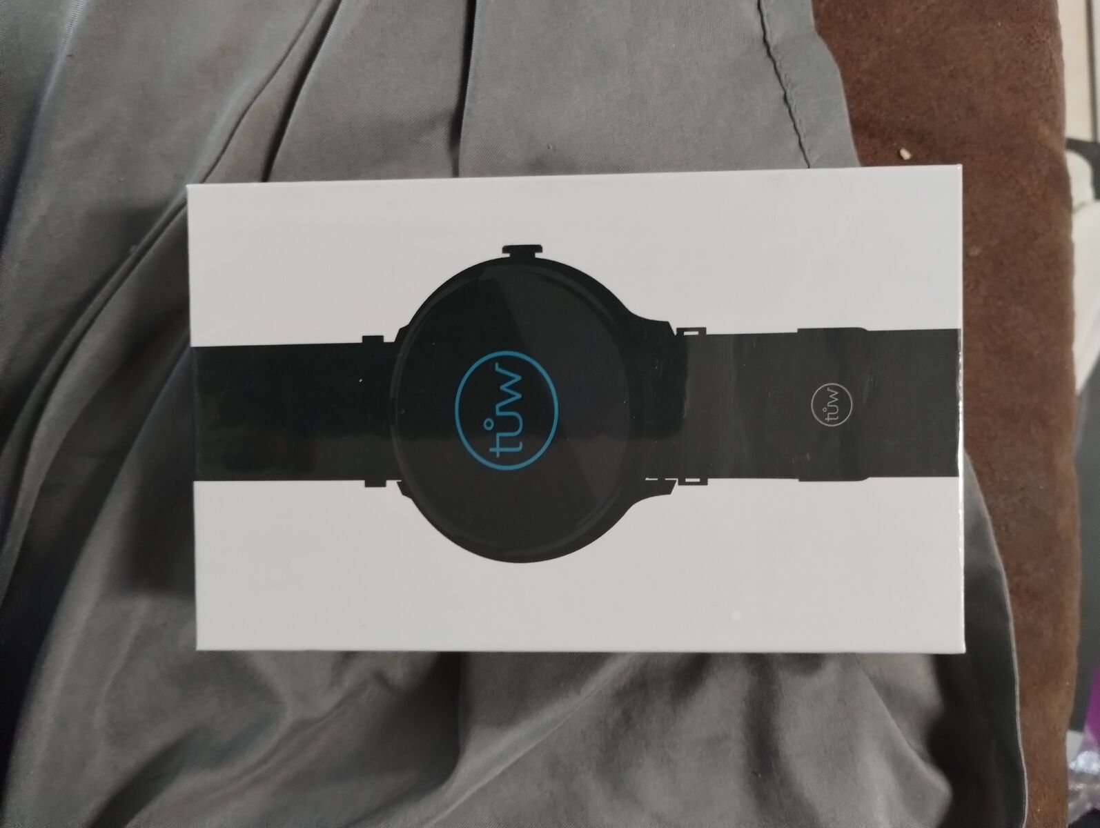 bran new smart watches 200$ retail great deal 100$ will do trades 2 bands and charger
