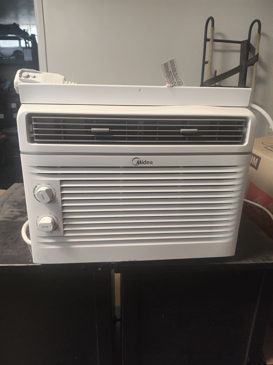 Midea 5000 BTU window AC unit