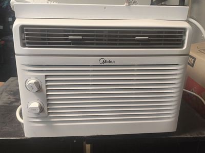Midea 5000 BTU window AC unit
