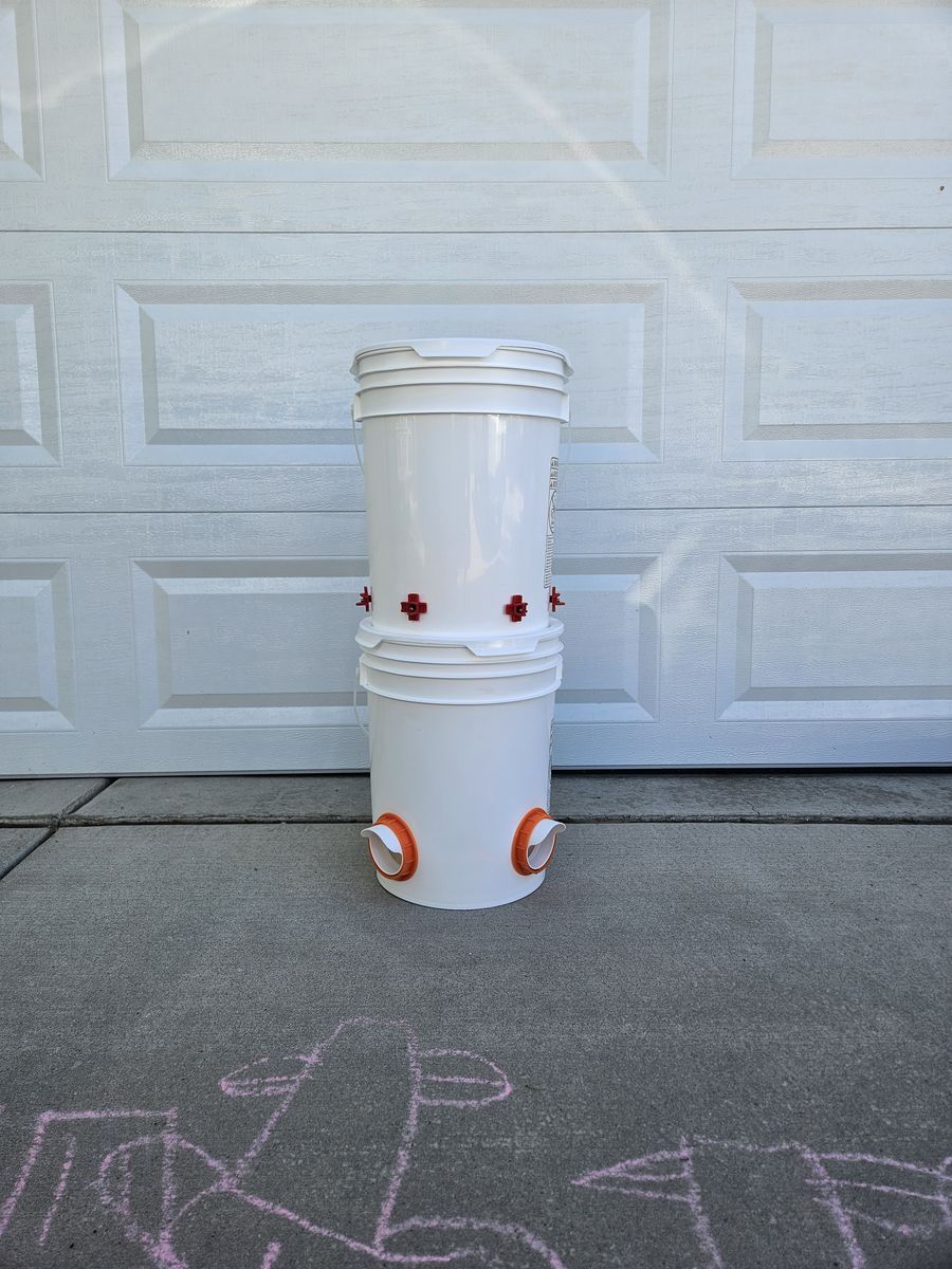 Chicken Hen Waterer & Feeder Buckets 5gal Water Feed