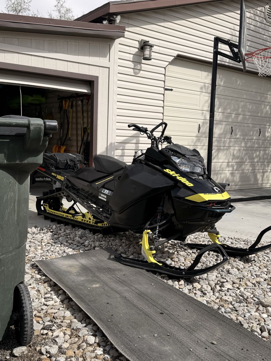 2017 Skidoo summit 850 Rev165