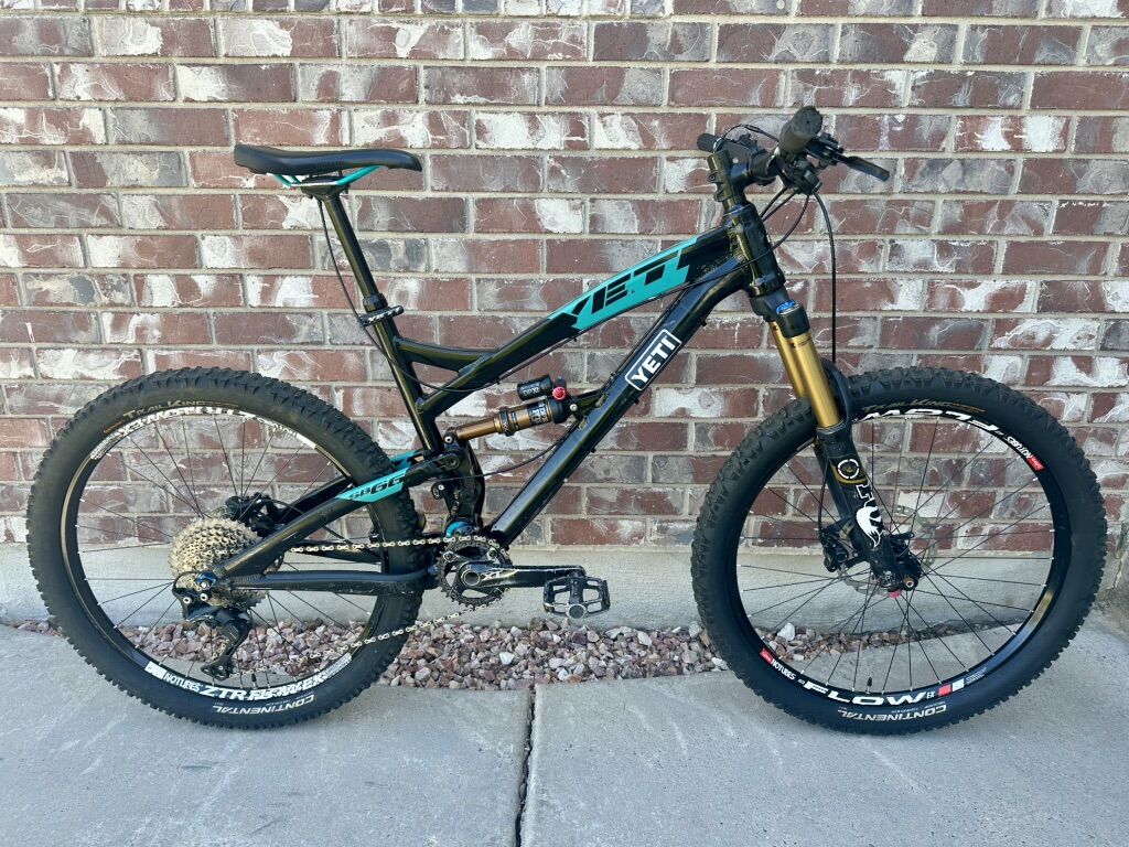 Medium-Large 2014 Yeti SB66 Full Suspension Bike