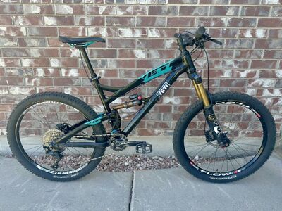 Medium-Large 2014 Yeti SB66 Full Suspension Bike