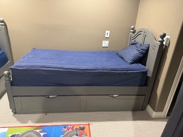 Lake House Stone Twin Arched Bed with Trundle