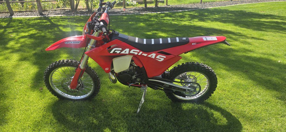 2025 GASGAS EC 300 Dirt Bike, Red, Excellent Condition, Off-Road Motorcycle