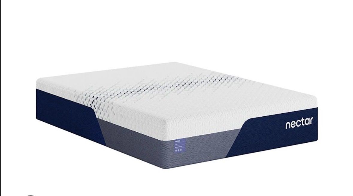 Nectar Luxe Memory Foam with NectarCool Technology, King, Like New, Perfect Condition