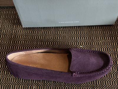 Vionic chill Debbie suede shoes