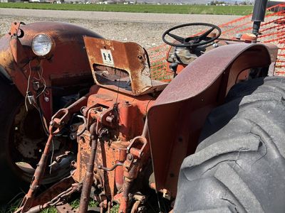 International 424 Tractor