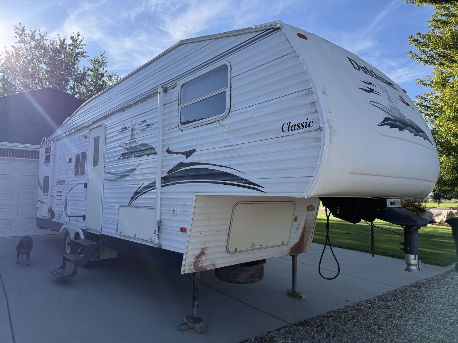 Dutchmen Classic Fifth Wheel RV 2005 with Slide-Out and Spacious Interior