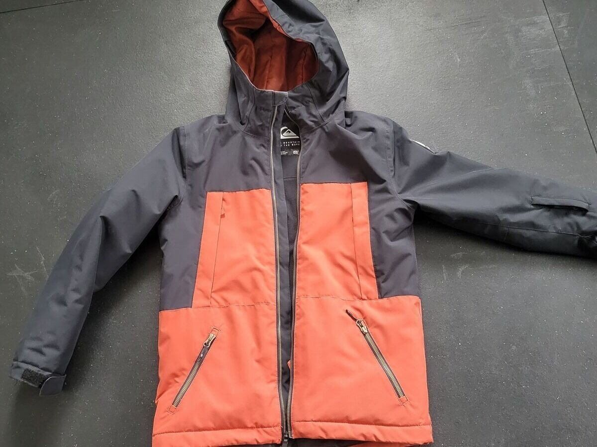 Boys Quiksilver ski/snowboard jacket XL (14)