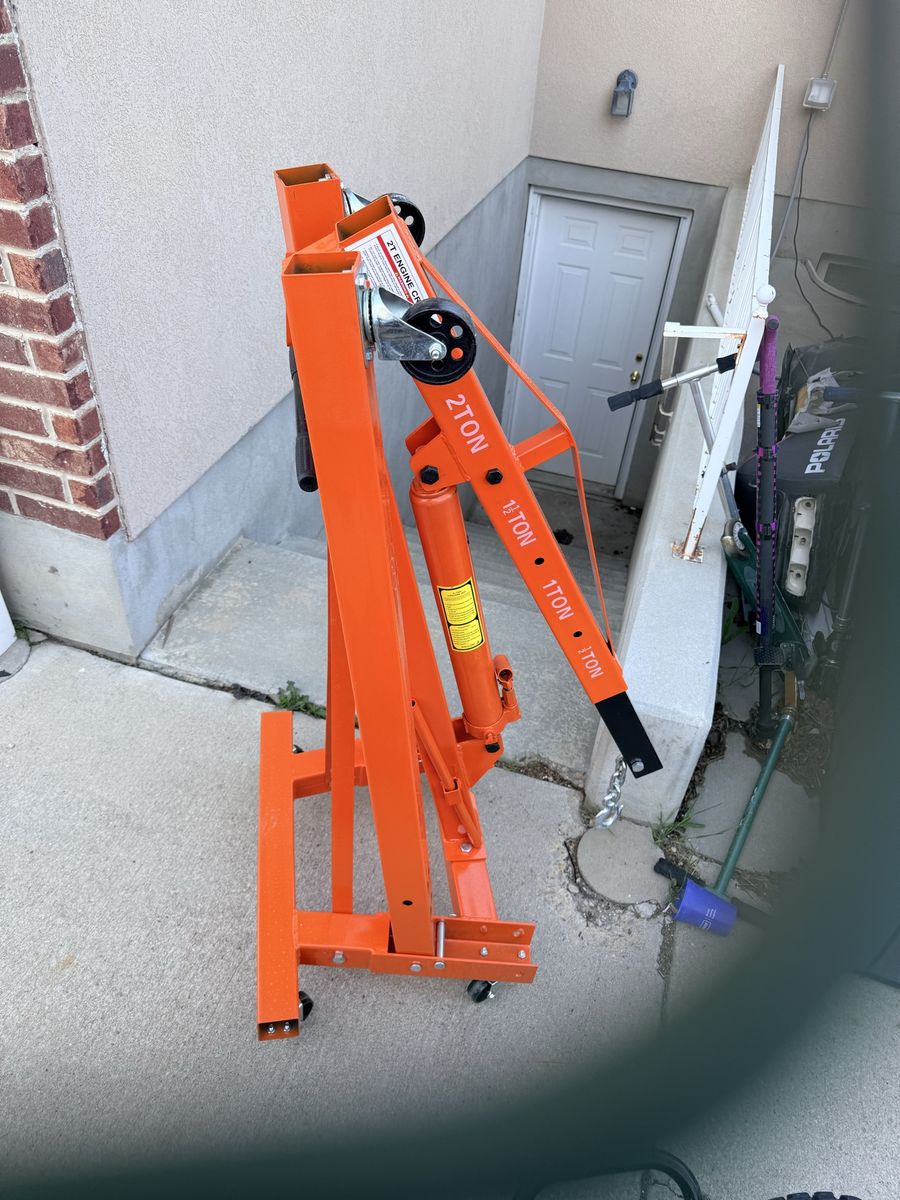 Engine hoist cherry picker