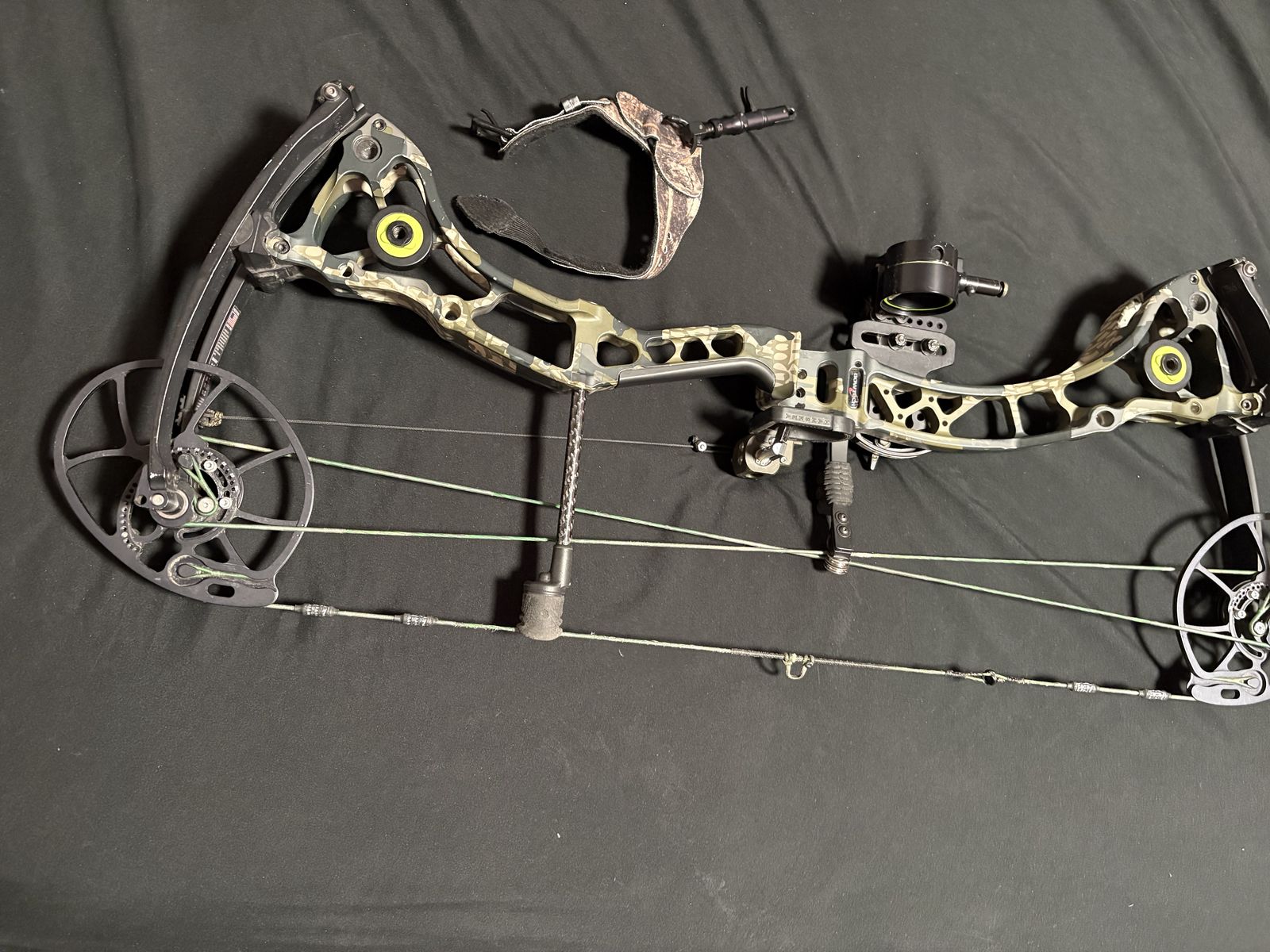 CP28 Bowtech bow/HHA sight/drop rest/release