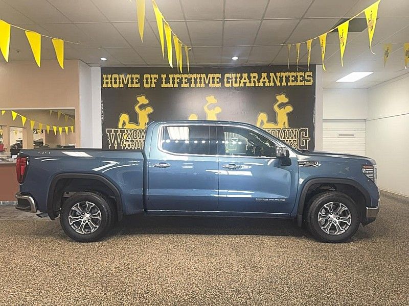 2024 GMC 1500 SLT