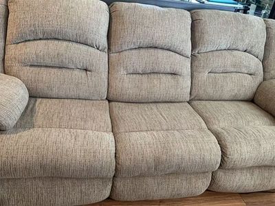 Selling a full 3 piece reclining sofa Set