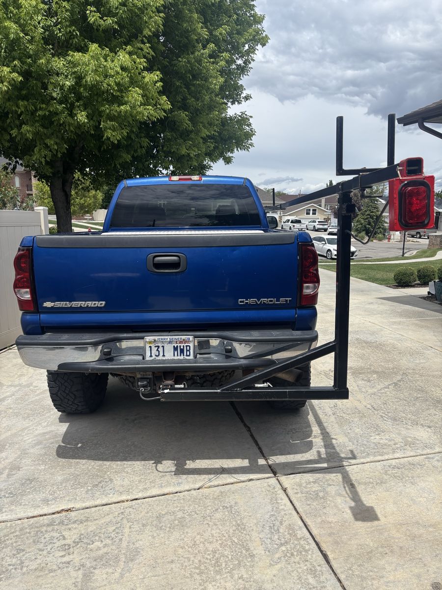 Low profile pipe / lumber rack