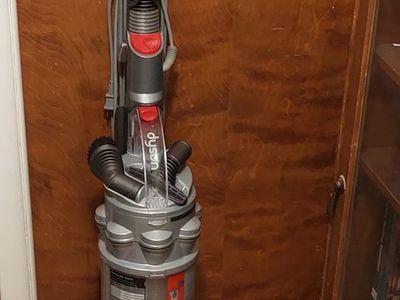 Dyson DC14 Vacuum Cleaner w/Attachments