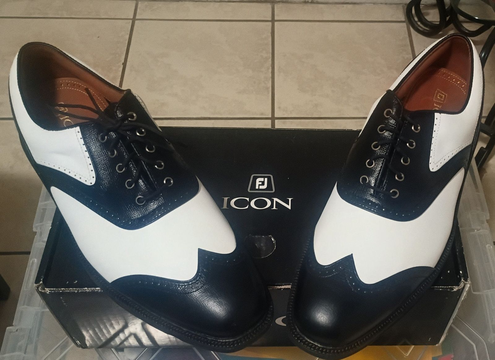 FootJoy FJ ICON Men's Golf Shoes Size 12 Medium Black White Wingtip 52262