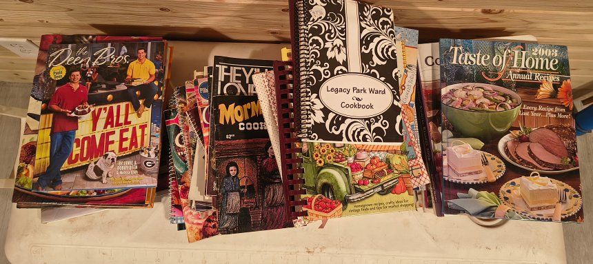Large Lot of Vintage & Modern Cookbooks (Taste of Home, Betty Crocker & More)