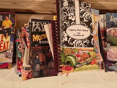Large Lot of Vintage & Modern Cookbooks (Taste of Home, Betty Crocker & More)