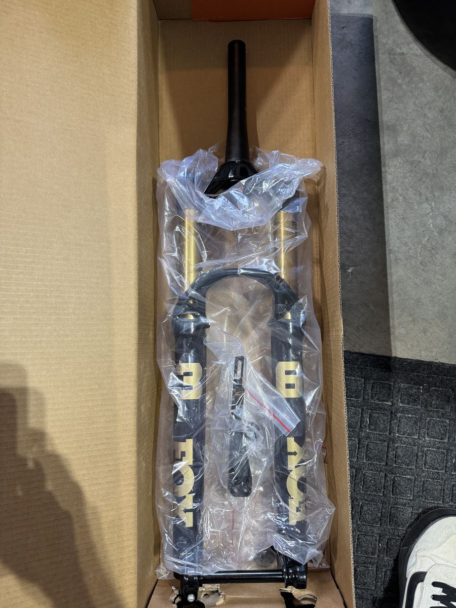 2027 FOX 36 FLOAT E-OPTIMIZED FACTORY - 29" - SHINY BLACK - GRIP 2X 160mm (NEW Never Used)
