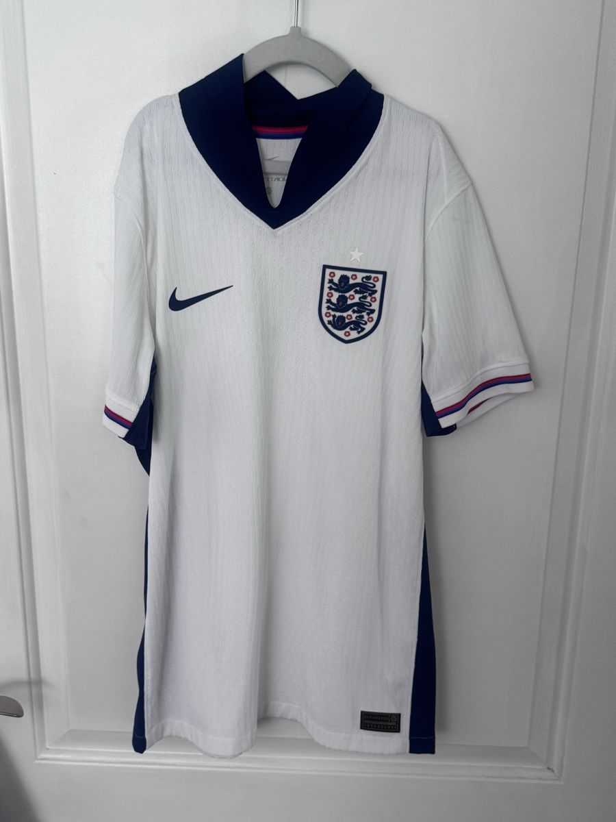 Nike England Three Lions Kids Soccer Jersey - White, Size Small (12/14) - Excellent Condition