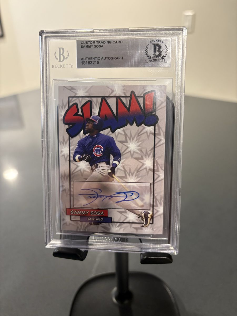 Sammy Sosa Autographed Custom Trading Card Beckett Authenticated (BGS 18183219)
