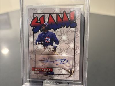 Sammy Sosa Autographed Custom Trading Card Beckett Authenticated (BGS 18183219)