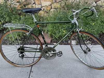 Vintage Schwinn Varsity Green Road Bike