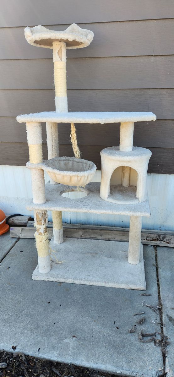 Cat tree