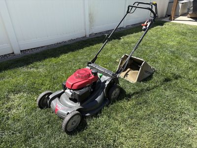 Honda HRX 217 21" Self-Propelled Gas Lawn Mower with Bagging Capability