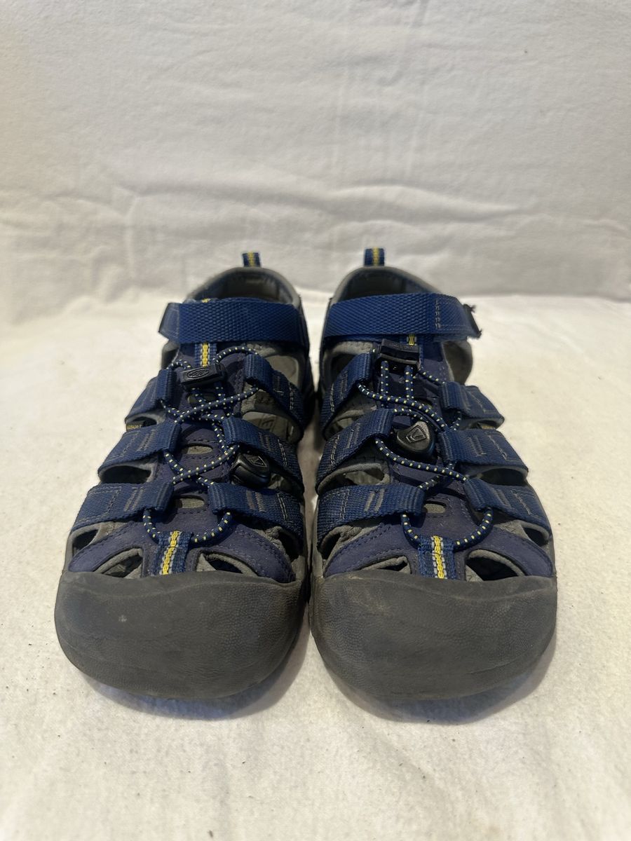 Keen youth size 5, navy washable, hiking sandals